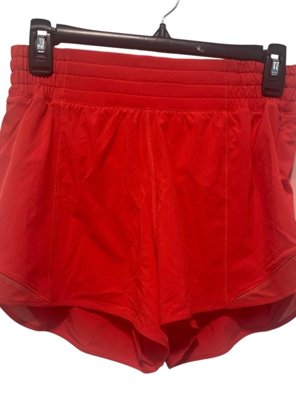 32. NWT Lululemon hotty hot shorts Size 6